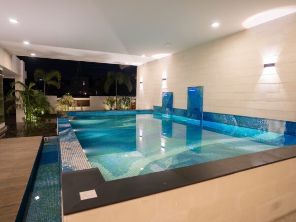 Iluminação: dê um charme a mais para a sua piscina com LED