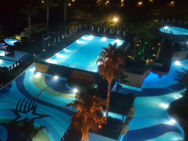 Ilumine sua área de lazer com eficiência e economia com a LED SMD